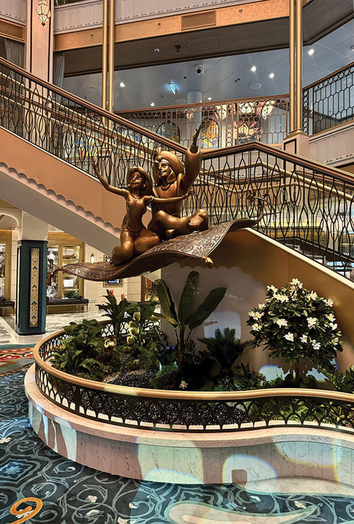 A statue of Aladdin and Jasmine in the Grand Hall.