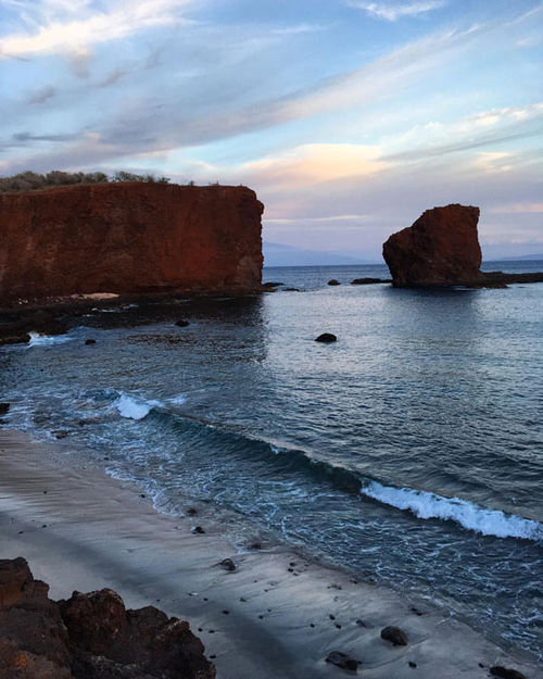 The islet off the coast of Lanai is Puupehe, or “Sweetheart Rock.”