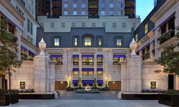 Waldorf Astoria Chicago